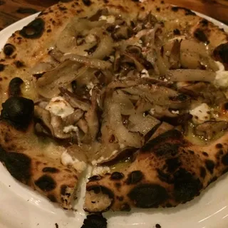 Funghi E Cipolle Pizza