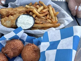 Schooner's Waterfront Grille