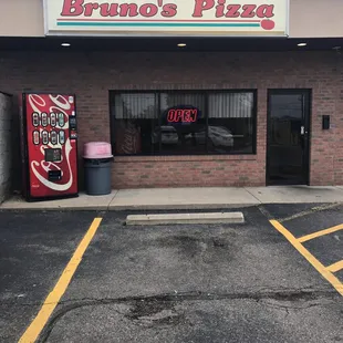 the outside of a restaurant