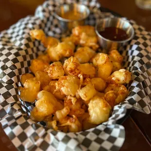 Cheese curds battered with summit beer, served with balsamic aioli and sambal honey dipping sauces