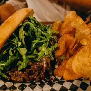 Brisket Sandwich with onions and mushrooms with Chips