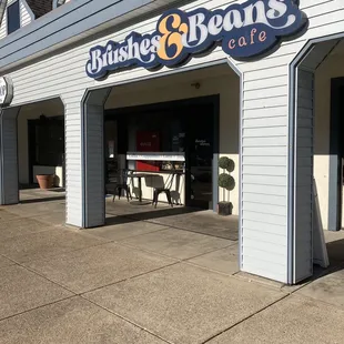 Italian style coffee shop and pottery studio? Definitely sounds interesting.