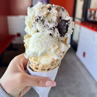 PB Oreo and pineapple coconut (seasonal flavors)