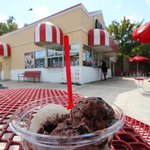 the outside of a restaurant