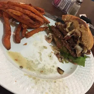 Willies Burger w/sweet potato fries