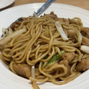 Stir fried noodles with chicken