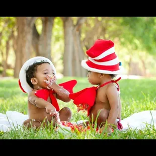 An AMAZING 1st Birthday Cake Smash photographed by Julie! This was a Dr. Seuss theme and she captured some amazing pics.