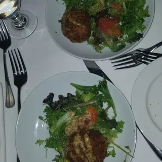 Jumbo Lump Crab Cake with Mixed Green Salad