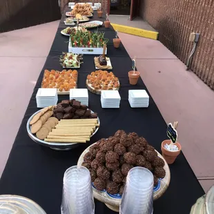 Appetizer buffet service
