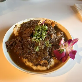 Kickin&apos; Oxtails n Grits