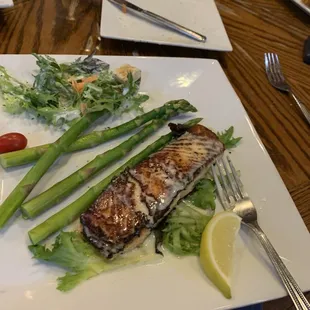 My $27 entrée of grilled salmon, asparagus, and a tiny salad:-(