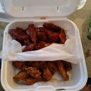 food, chicken wings and fried chicken