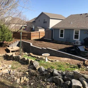 a backyard with a retaining wall