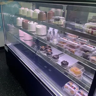 cakes, cupcakes