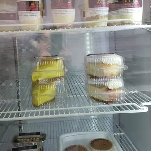 Banana pudding and cheese cakes