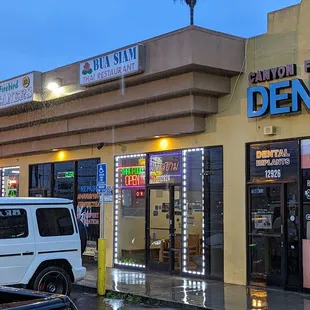 the front of a dentist&apos;s office