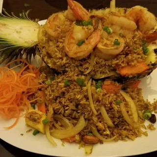 K3. Pineapple Fried Rice with Jumbo Shrimp