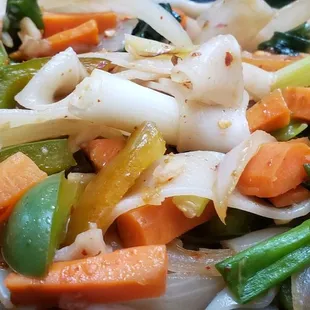 Vegetable drunken noodles for take out.