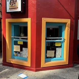 Left window to order, right order if you called your order in already