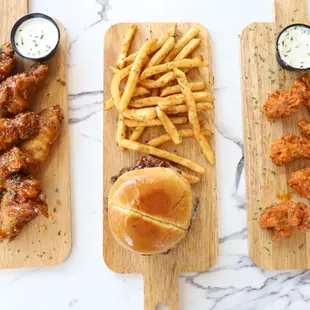 chicken wings and fried chicken, fried chicken wings, fried chicken, chicken, bbq wings, poultry, chicken wings, food, bbq chicken