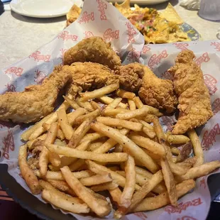 Chicken Tender Dinner w/ fries