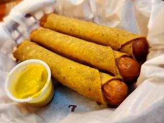 M K Davis Restaurant & Bar