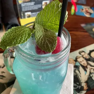 dessert, drink