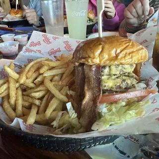 Bubba's Bacon Cheeseburger*