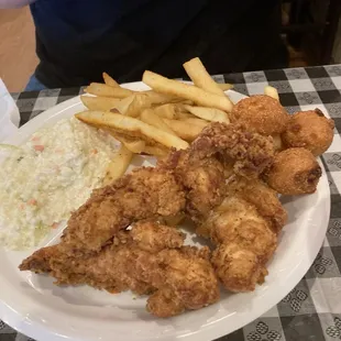 BBQ Plate with calabash chicken and a calabash chicken plate
