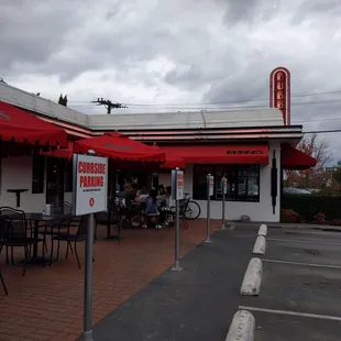 You would never guess this unassuming little retro diner would house the best-fried chicken machine Ive ever experienced