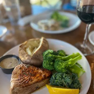 Fresh Tuna Steak Sandwich
