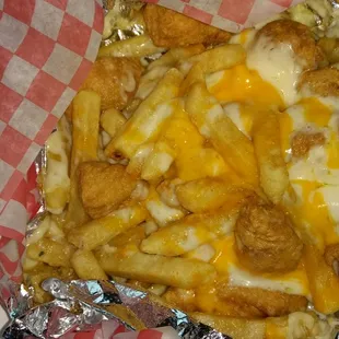 Chicken lips and fries with cheese