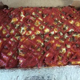 Sausage &amp; Pepperoni Pizza... 8 cut... Not Bad...