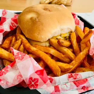Cheeseburger w/ cajun fries. Really, really good.