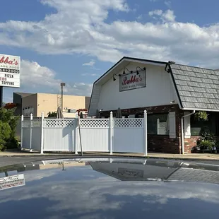 Welcome to a sunny day outside Bubba's!