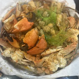 Snow crab with a little stone claws and fresh mushrooms boiled with a medium seasoning