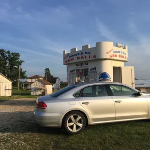 a car parked in front of a building