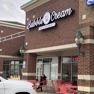 the outside of a restaurant