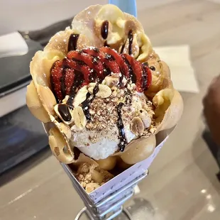 Original waffle with almond filler, vanilla ice cream, chocolate sauce, peanuts, strawberries