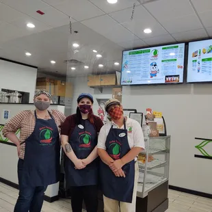 Come on in! We have Bubble Tea, Fruit Tea, Frappe and Smoothie. Not to mention the sweets and savory buns.