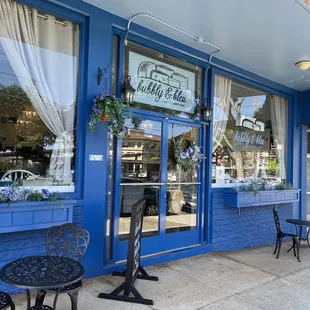 the front of a restaurant