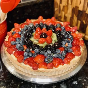 a fruit tart on a plate