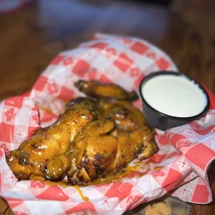 5 Bub&apos;s Grilled Chicken Wings (~$10): Carolina Gold