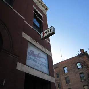 a brick building with a sign that reads bub's brewing