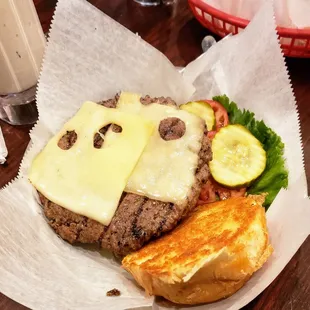 Not-so-Ugly Burger at Bub&apos;s