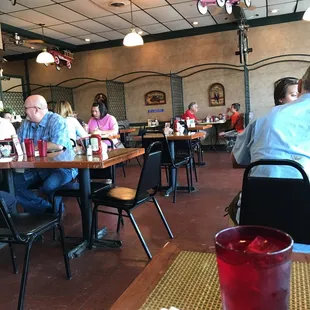 Quiet morning crowd at Bub&apos;s
