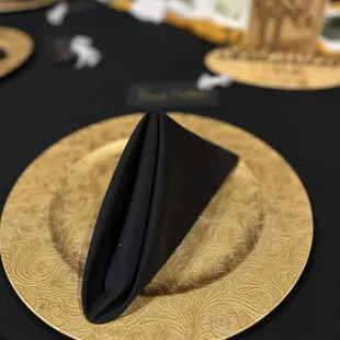 Linens and Charger Options.