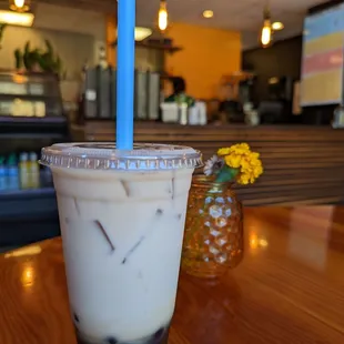 The Northwest Fog from the Specialty Tea Drink menu in 20 oz. Includes: earl grey tea, vanilla, housemade cream with boba pearls