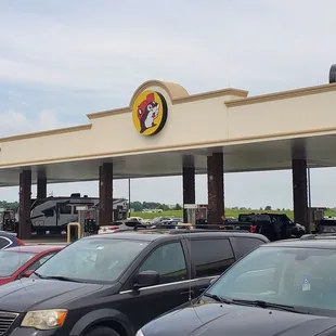 a row of cars parked in front of a gas station