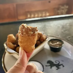 Curds with honey mustard